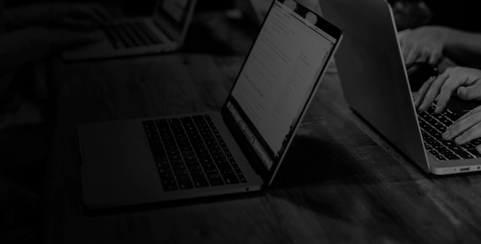 Aplicações de identidade visual em canais digitais